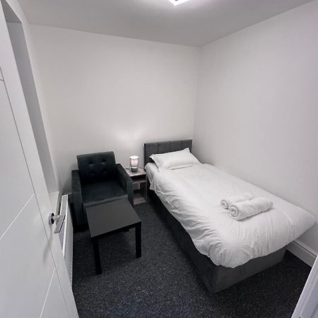 Modern Two-Bedroom Apartment แมนเชสเตอร์ ภายนอก รูปภาพ