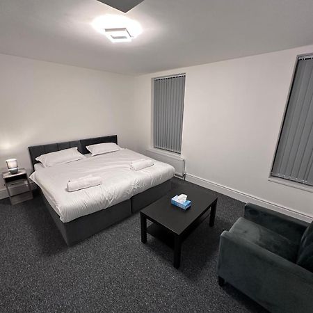 Modern Two-Bedroom Apartment แมนเชสเตอร์ ภายนอก รูปภาพ