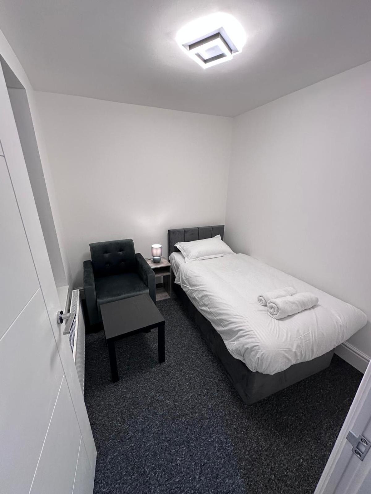 Modern Two-Bedroom Apartment แมนเชสเตอร์ ภายนอก รูปภาพ