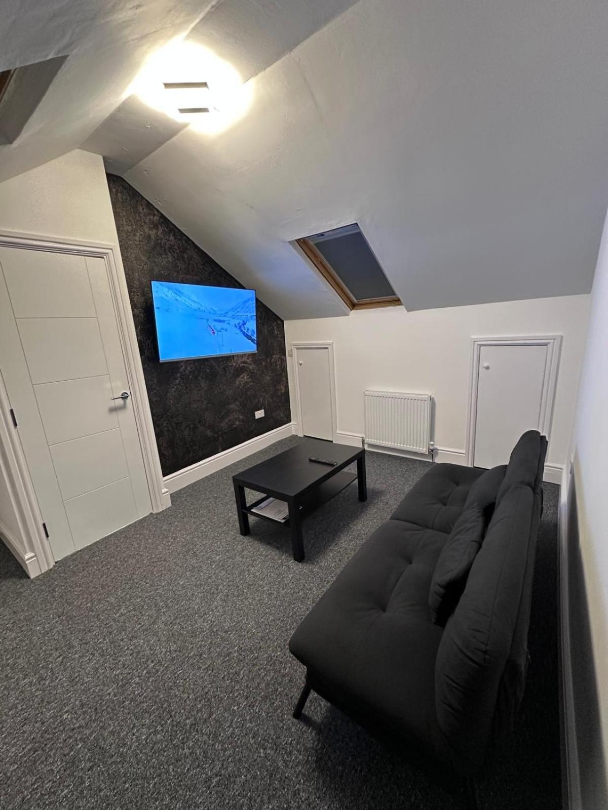 Modern Two-Bedroom Apartment แมนเชสเตอร์ ภายนอก รูปภาพ